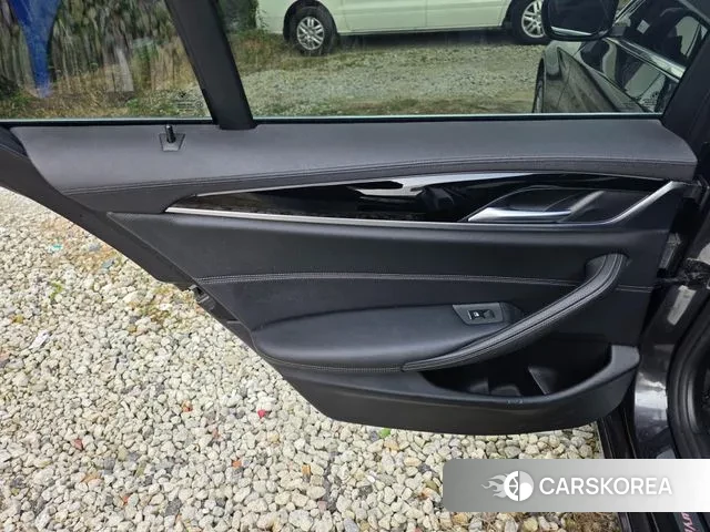 BMW 5 Series (G30) id 3371215 из Кореи 9