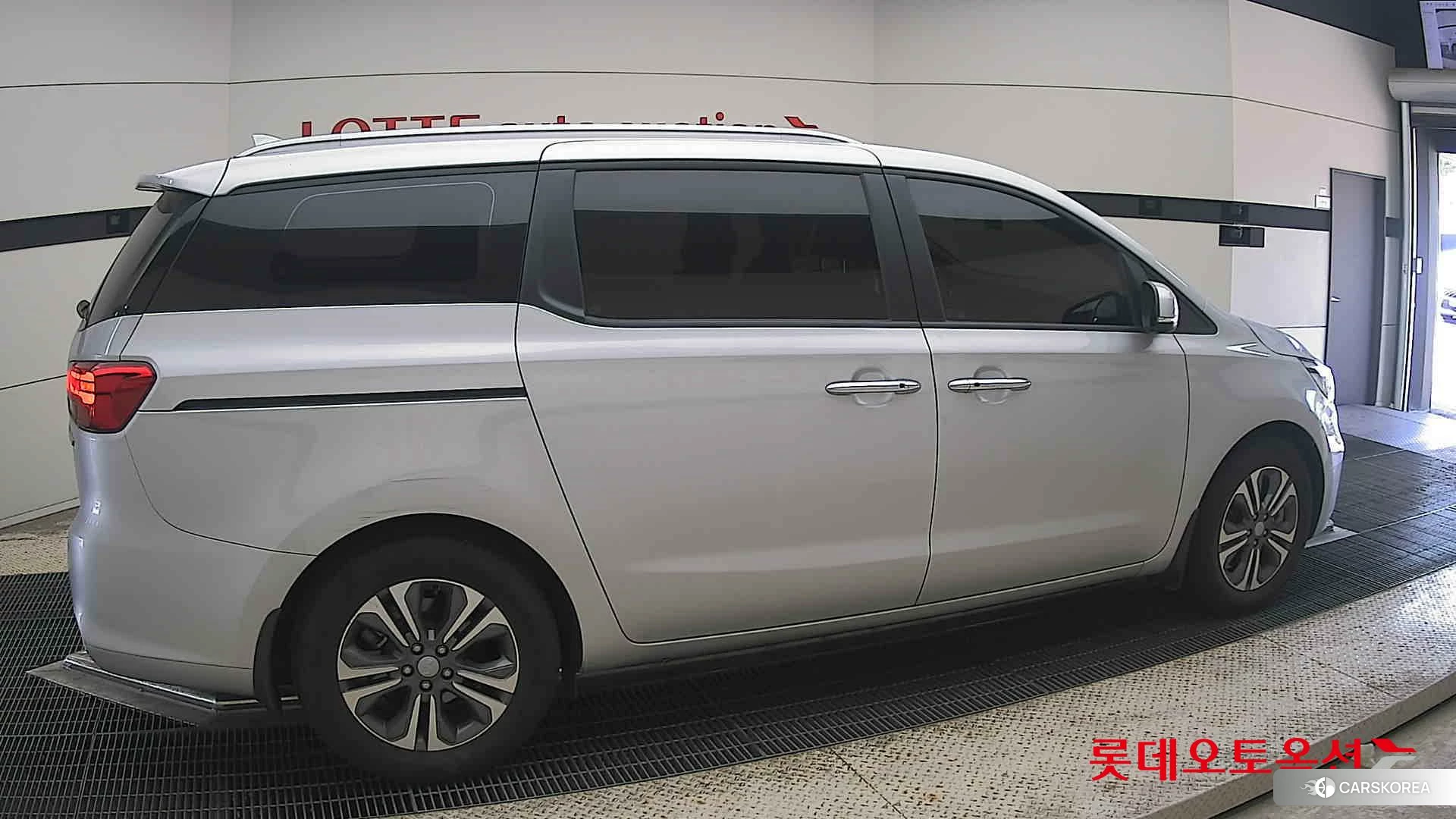 Kia Carnival id 4679381 из Кореи 9