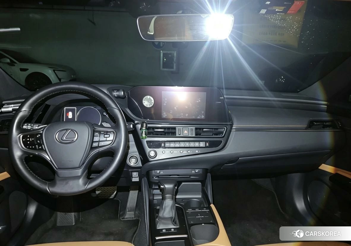Lexus ES id 4461944 из Китая 9