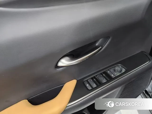 Lexus UX300h id 3153462 из Кореи 9