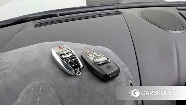 Aston Martin Vantage 2nd Generation id 3273731 из Кореи 9