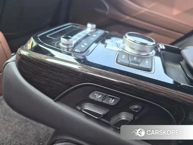 Genesis G90 id 3703598 из Кореи 9