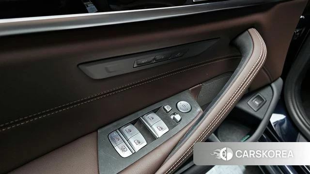 BMW 5 Series (G30) id 3915422 из Кореи 9