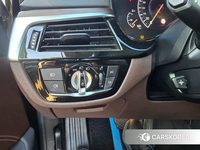 BMW 5 Series (G30) id 3736857 из Кореи 9