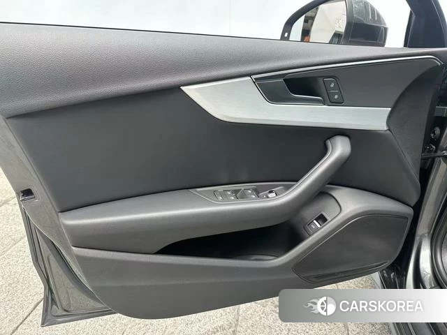 Audi A4L id 4348884 из Китая 9