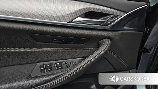 BMW 5 Series (G30) id 3494823 из Кореи 9