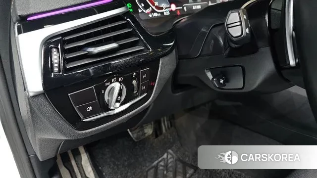 BMW 5 Series (G30) id 3058237 из Кореи 9