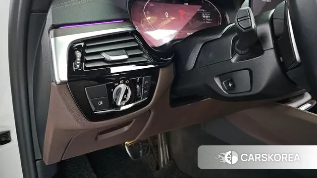 BMW 5 Series (G30) id 3301744 из Кореи 9