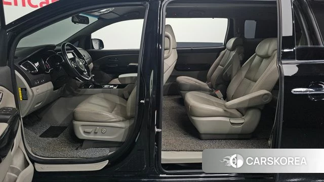 Kia All New Carnival id 4502811 из Кореи 9