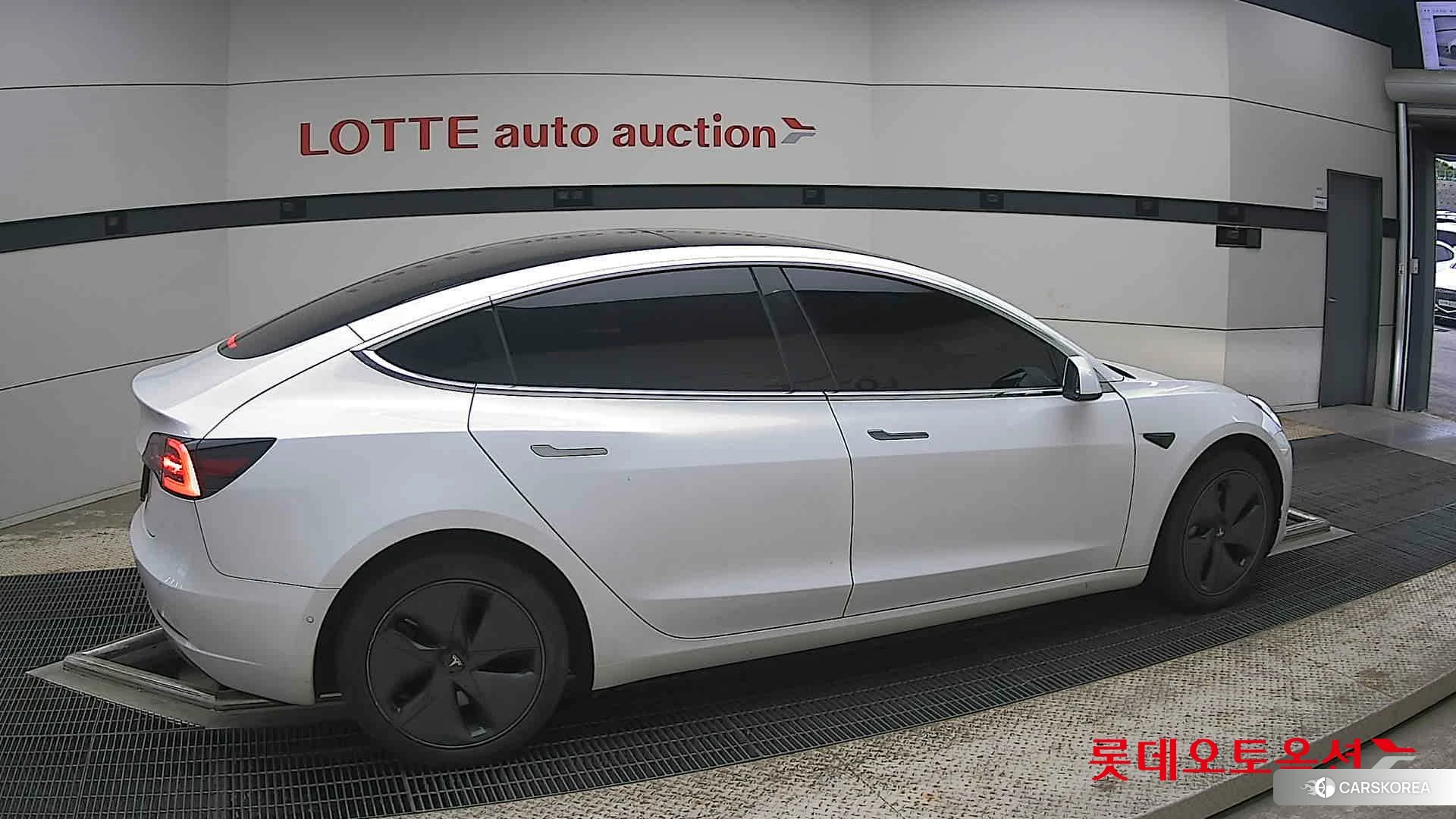 Tesla Model 3 Standard Range Plus RWD id 4289296 из Кореи 9