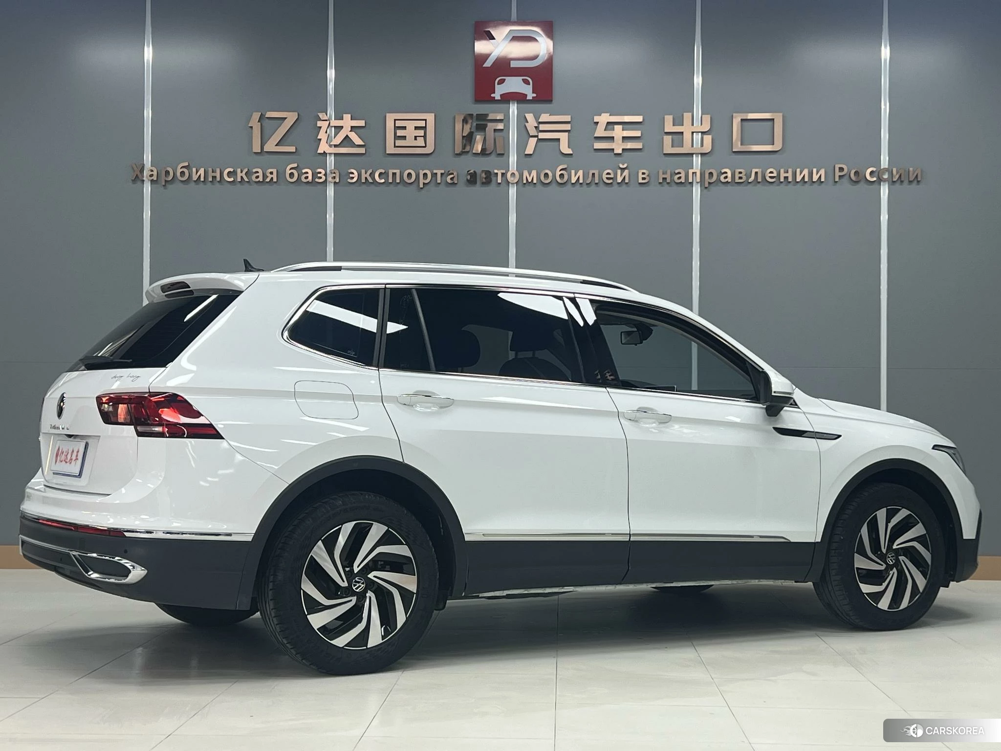 Volkswagen Tiguan L id 4473642 из Китая 9