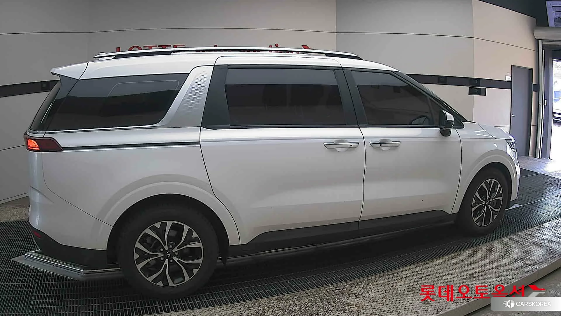 Kia Carnival id 3882160 из Кореи 9