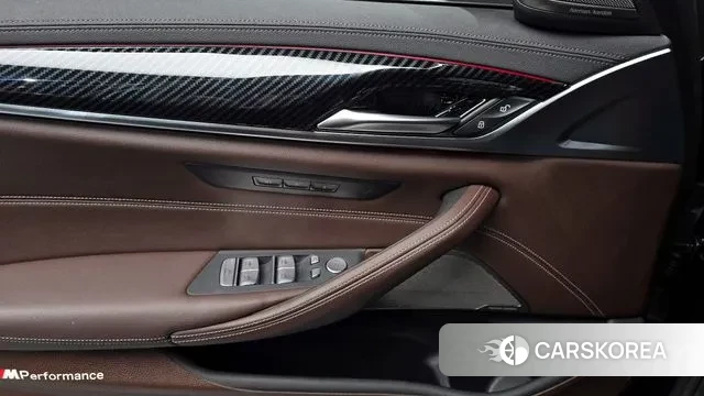 BMW 5 Series (G30) id 3630833 из Кореи 9