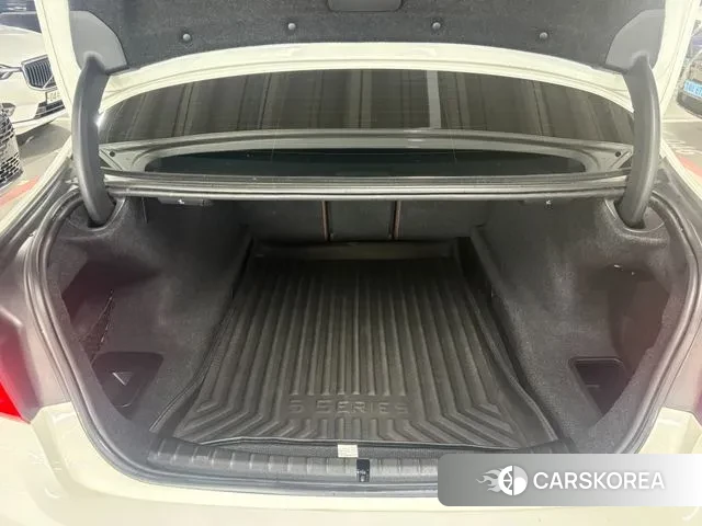 BMW 5 Series (G30) id 3757119 из Кореи 9