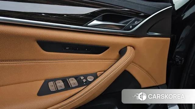 BMW 5 Series (G30) id 3640439 из Кореи 9