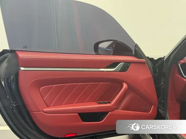 Porsche 911(992) id 3200902 из Кореи 9