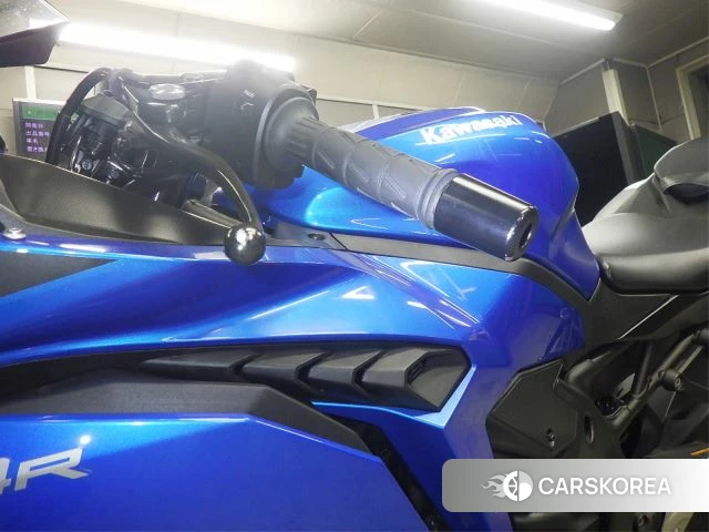Kawasaki ZX-4R SE id 3949155 из Японии 9