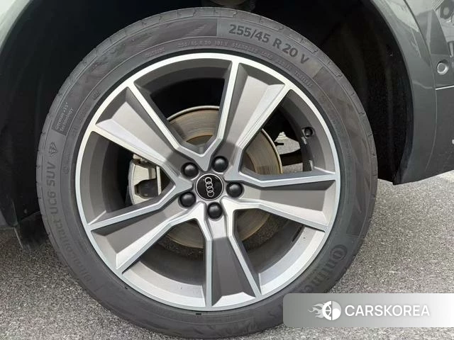 Audi Q5L id 3913682 из Китая 9