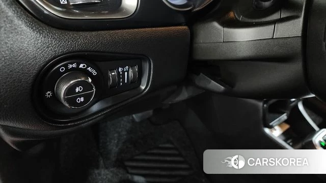 Jeep Renegade id 3941482 из Кореи 9