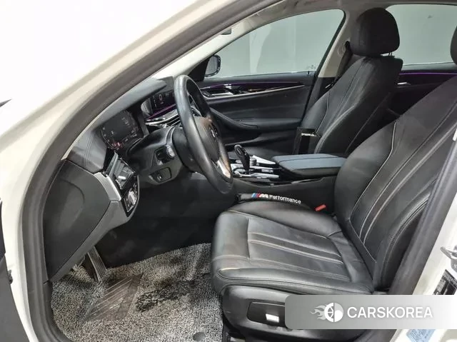 BMW 5 Series (G30) id 3339376 из Кореи 9