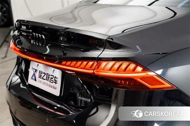 Audi A7L id 3857657 из Китая 9