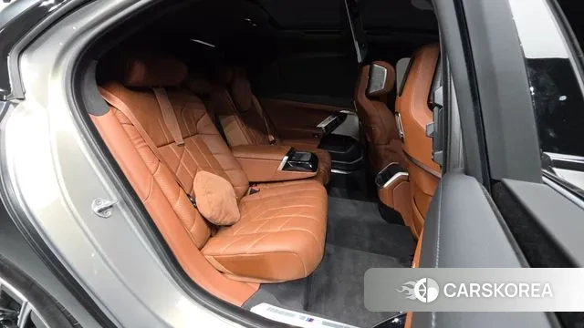 BMW 7 Series (G70) id 2894424 из Кореи 9