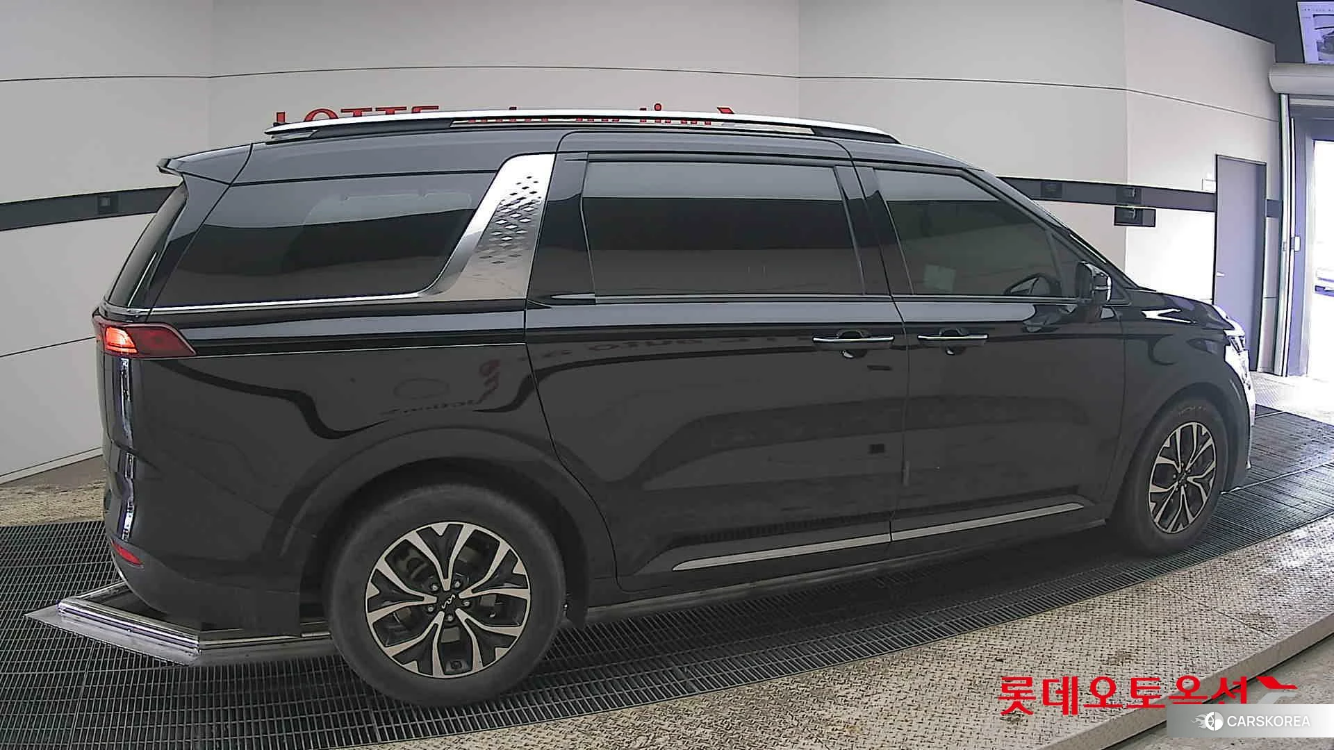 Kia Carnival id 3888402 из Кореи 9