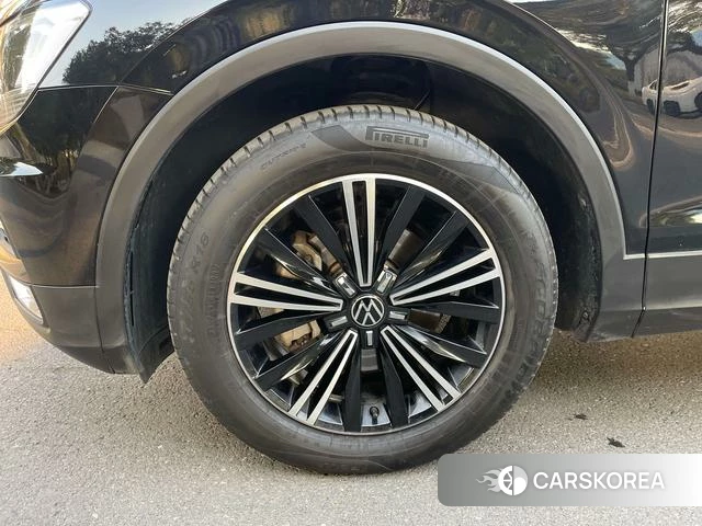 Volkswagen Tiguan L id 4273300 из Китая 9