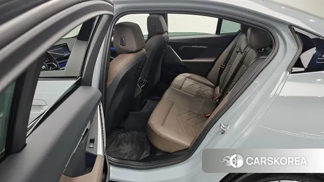 BMW 5 Series (G60) id 2988669 из Кореи 9