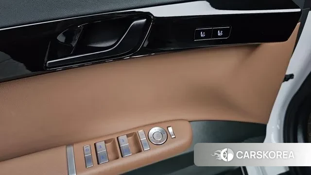 Hyundai Grandeur (GN7) id 3278520 из Кореи 9