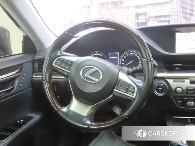 Lexus New ES300h id 3617402 из Кореи 9