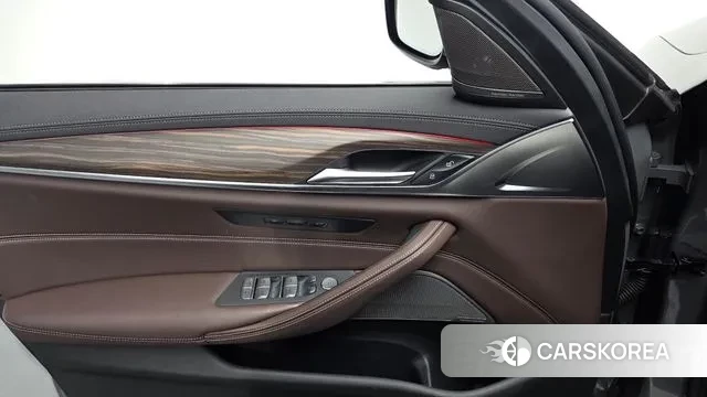 BMW 5 Series (G30) id 3366888 из Кореи 9