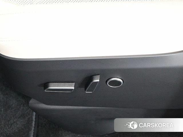 Tesla Model X id 3831449 из Кореи 9