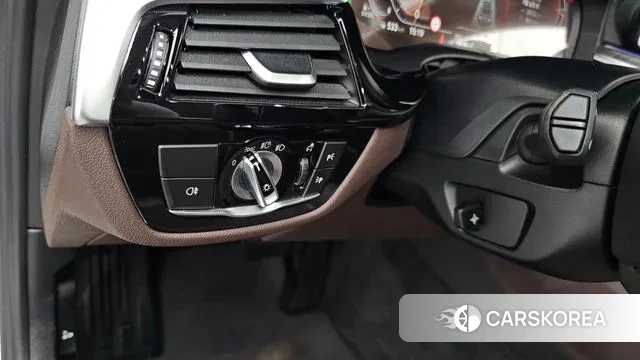 BMW 5 Series (G30) id 3012188 из Кореи 9