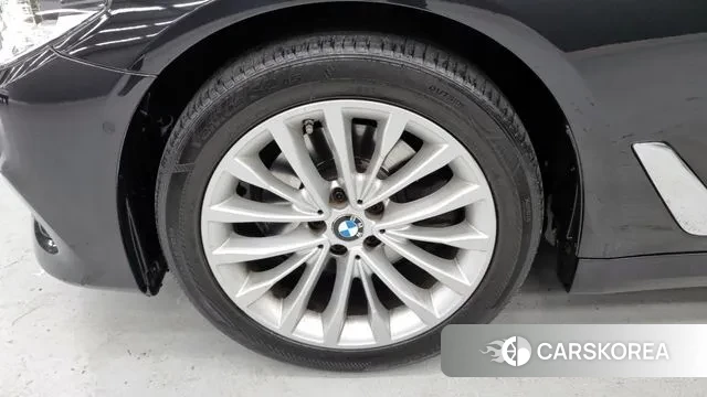 BMW 5 Series (G30) id 3385856 из Кореи 9