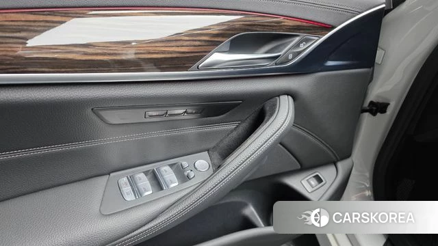BMW 5 Series (G30) id 4593121 из Кореи 9