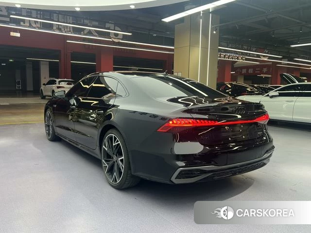 Audi A7L id 4255899 из Китая 9
