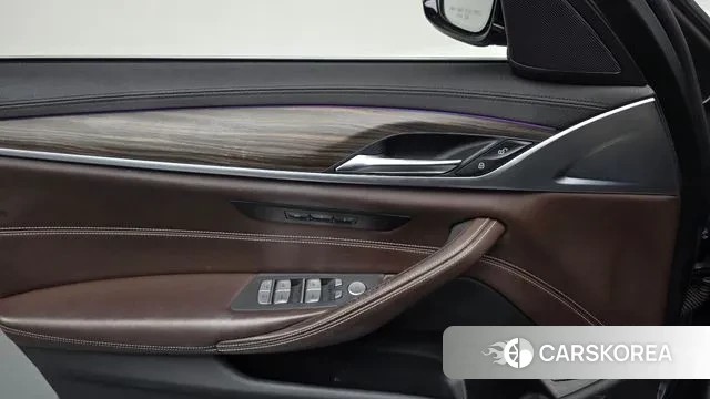 BMW 5 Series (G30) id 3439256 из Кореи 9