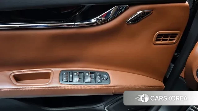 Maserati Quattroporte id 3176924 из Кореи 9