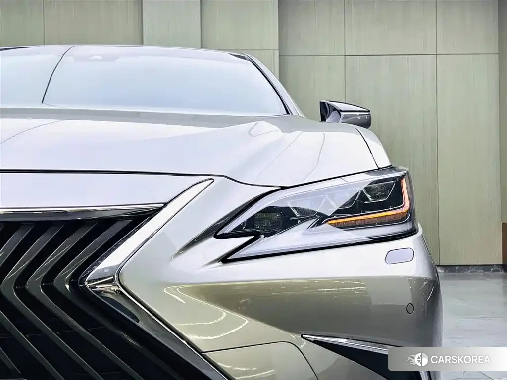 Lexus ES id 4576690 из Китая 9