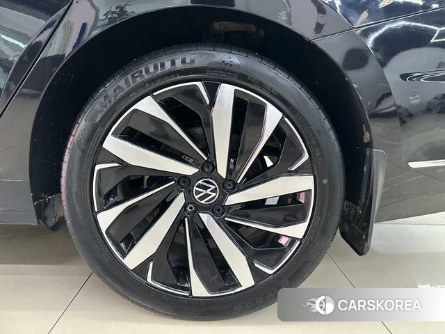 Volkswagen Passat id 4341838 из Китая 9
