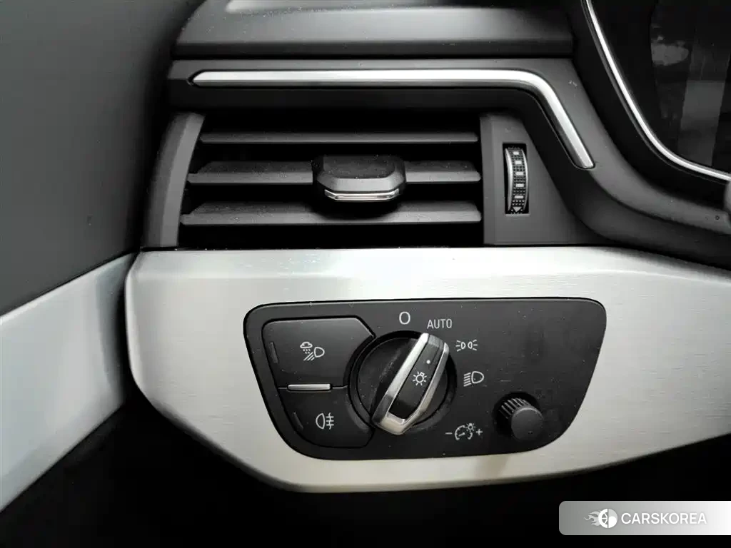Audi A4L id 4547249 из Китая 9
