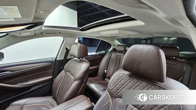 BMW 5 Series (G30) id 3504871 из Кореи 9