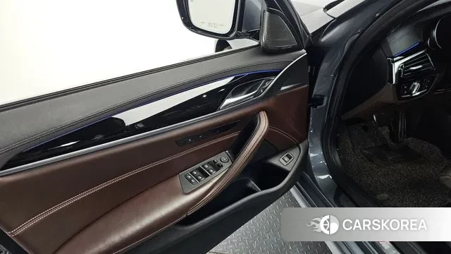 BMW 5 Series (G30) id 3474670 из Кореи 9