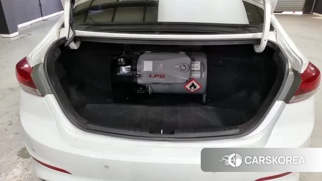 Hyundai Avante AD id 3608393 из Кореи 9