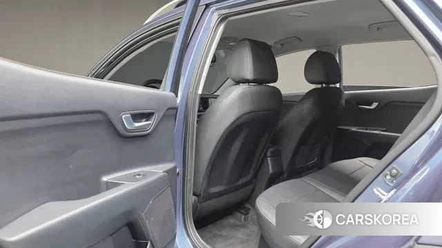 Kia Stonic id 3631303 из Кореи 9