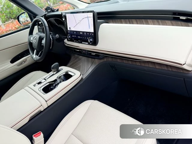 Lexus LM id 4297799 из Китая 9