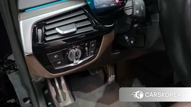 BMW 5 Series (G30) id 3778521 из Кореи 9