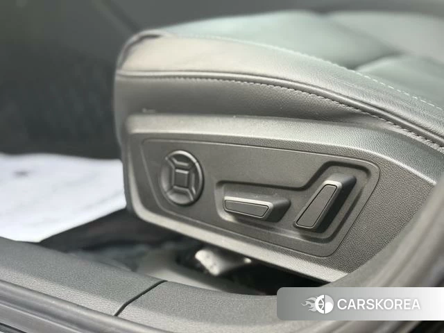 Audi A6L id 4290084 из Китая 9