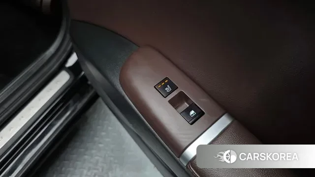 Hyundai Grandeur (GN7) id 3599826 из Кореи 9